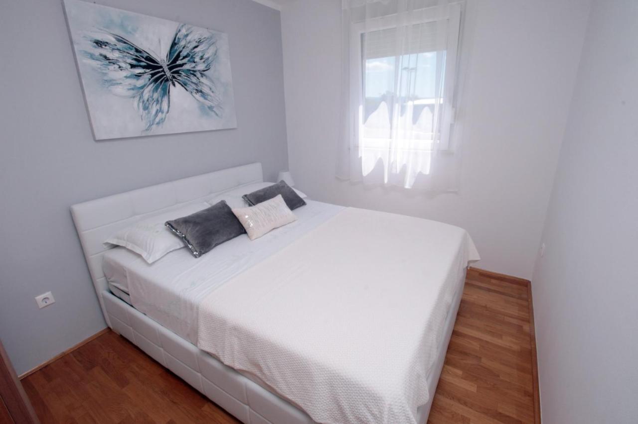 Apartman *Sanja* Omis Apartment Exterior photo